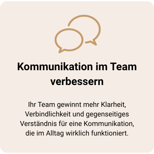 Grafik mit zwei Sprechblasen und Text „Kommunikation im Team verbessern“ – Austausch im Team stärken