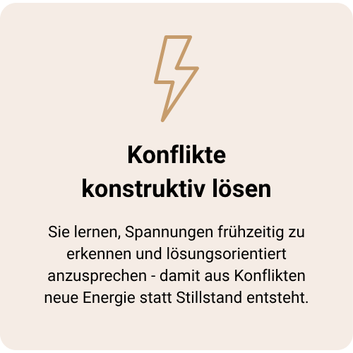 Grafik mit Blitzsymbol und Text „Konflikte konstruktiv lösen“ – Konfliktbearbeitung im Team